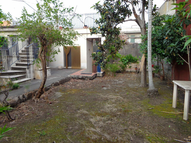 casa singola con terreno a pochi passi dal mare