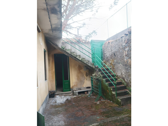 casa indipendente con cortile e terrazzo
