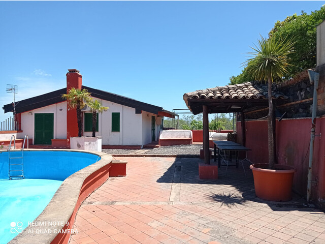 VILLA SINGOLA CON PISCINA VISTA MARE